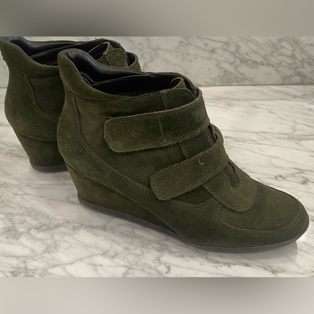 AEROSOLES Dark Green Suede Wedge Shoes